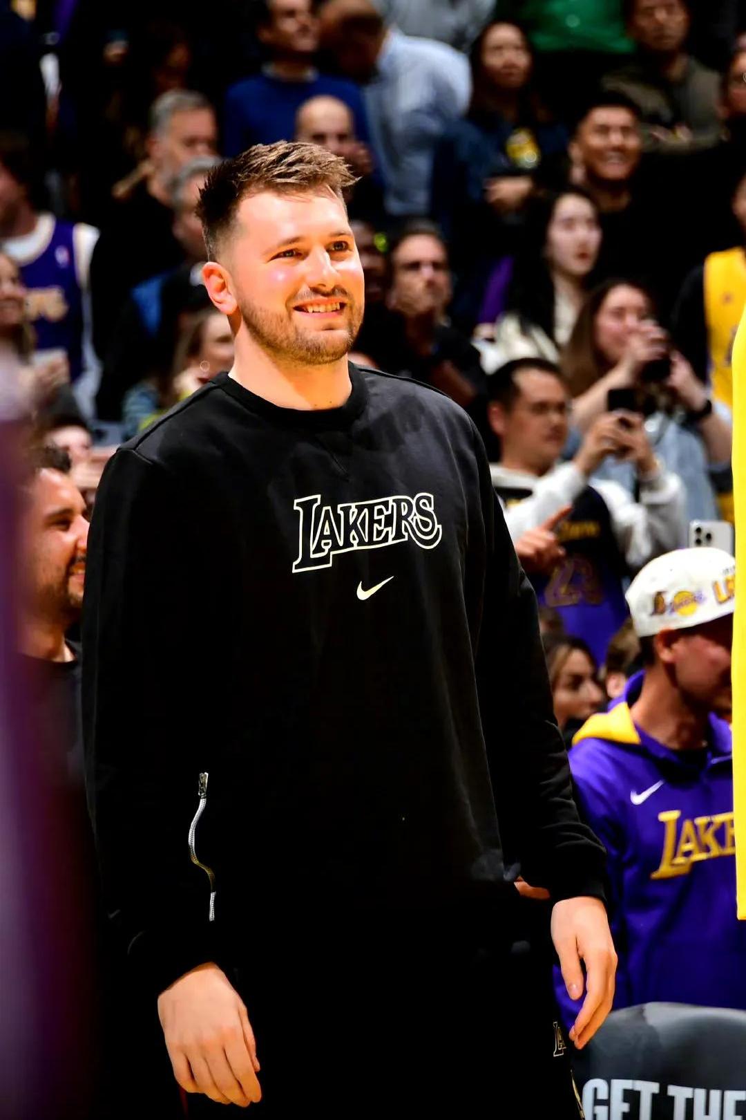 詹姆斯回归赛场，问鼎冠军首场状态亮眼，巴黎圣日耳曼观众沸腾！的简单介绍-九游会网页版